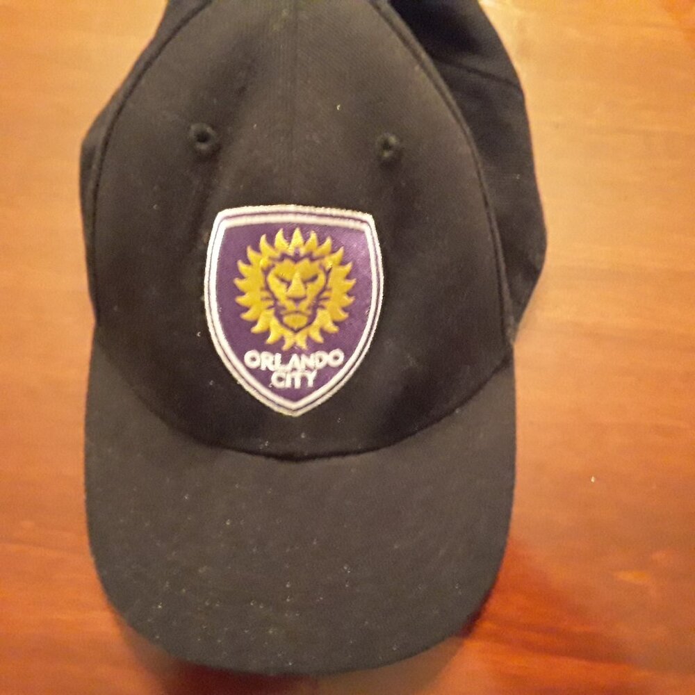 Adidas Orlando City black base ball cap w/adjustable strap, boys size like new